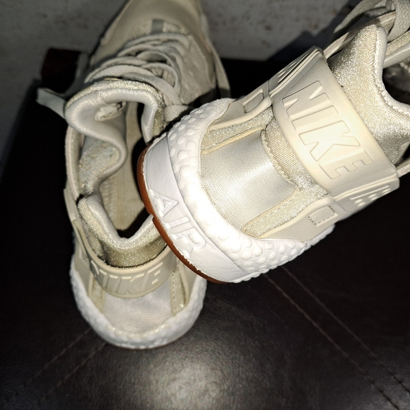 #094 Size U.S. 7.5 Nike Air Huarache in Cream and Beige - Picture 8 of 14